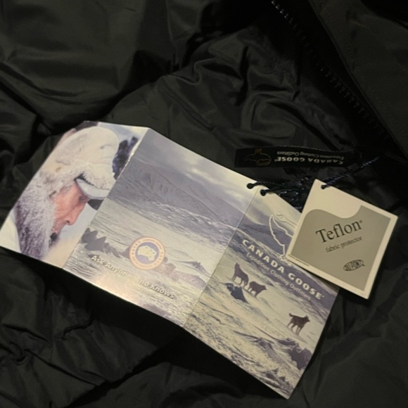 NEW HOLOGRAM TAG CANADA GOOSE SNOW MANTRA SMALL PARKA JACKET BLACK NEW W TAGS - Picture 8 of 16